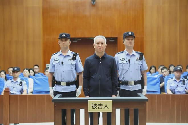 许家印一审无期：恒大的每一个冠军奖杯，如何成了资本杠杆？